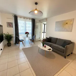 Appartement Superbe T2 Avec Parking Et Loggia, Marseille